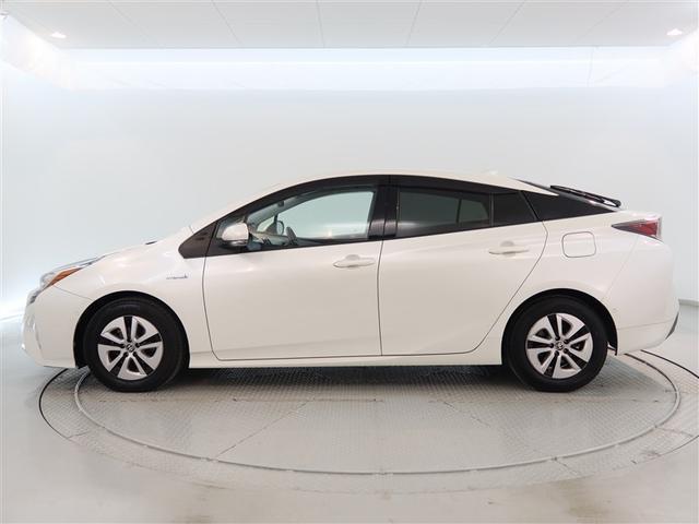 プリウス A 1年間走行無制限保証 ペダル踏み間違い 衝突回避被害軽減 車線逸脱警報機能 メモリナビ フルセグTV バックカメラ ETC クルーズコントロール LEDヘッドライト DVD再生 スマートキー(3枚目)