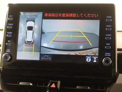 パノラミックビューモニター付きです。車両を上から見たような映像をモニター画面に表示。運転席からの目視では見にくい、車両周辺の状況をリアルタイムでしっかり確認できます。 3