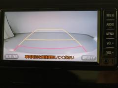 バックガイドモニターで、後方を確認しながら安心して駐車することができます。運転初心者も熟練者も必須の機能ですよ！ 4
