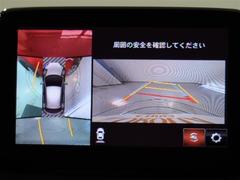 パノラミックビューモニター付きです。車両を上から見たような映像をモニター画面に表示。運転席からの目視では見にくい、車両周辺の状況をリアルタイムでしっかり確認できます。 4