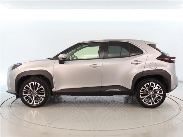 ヤリスクロス Z 1年間走行無制限保証 ペダル踏み間違い 衝突回避被害軽減 車線逸脱警報機能 メモリナビ バックカメラ パノラミックモニタ ETC クルーズコントロール LEDヘッドライト スマートキー オートエアコン(3枚目)