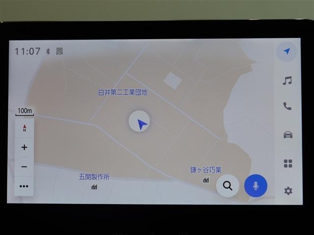 純正ナビを装備。タッチパネル式で使いやすく、お出かけもラクラクです。