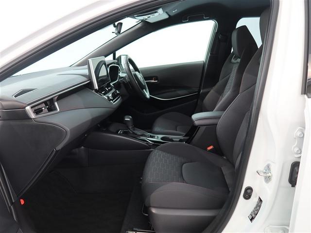 高いホールド性で運転姿勢が安定します。長距離ドライブでも疲れにくいのが魅力です。快適なドライビングライフをお送りください♪