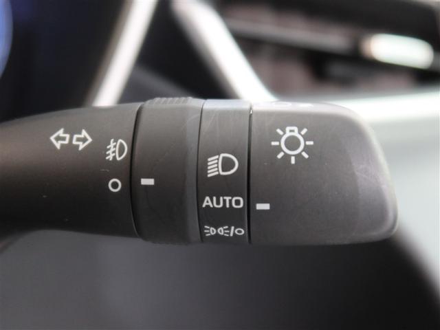 周囲が暗くなると自動でヘッドライトを点灯するオートライト機能付き。周囲が明るくなると自動で消灯します。
