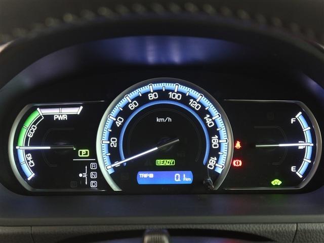 とっても見やすいメーターです。夜間時はラグジュアリーな気分にさせてくれる照明が魅力ですので、夜のドライブも楽しみになりますよ♪