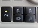 コーナーセンサーを車の前後に装備。障害物までの距離に応じて警告音を変えてお知らせ。縦列駐車時や駐車場・車庫などでの取り回しをサポートします。詳細は販売店スタッフまでおたずねください。