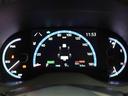とっても見やすいメーターです。夜間時はラグジュアリーな気分にさせてくれる照明が魅力ですので、夜のドライブも楽しみになりますよ♪