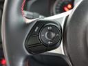 ステアリングスイッチ付き。前方から目を離すことなく操作することが可能です。