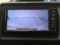 バックガイドモニターで、後方を確認しながら安心して駐車することができます。運転初心者も熟練者も必須の機能ですよ！ 5