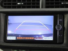 バックガイドモニターで、後方を確認しながら安心して駐車することができます。運転初心者も熟練者も必須の機能ですよ！ 5