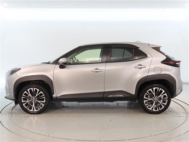 ヤリスクロス ハイブリッドZ 1年間走行無制限保証 ペダル踏み間違い 衝突回避被害軽減 車線逸脱警報機能 メモリナビ バックカメラ パノラミックモニタ ETC 電源コンセント クルーズコントロール LEDヘッドライト スマートキー(3枚目)