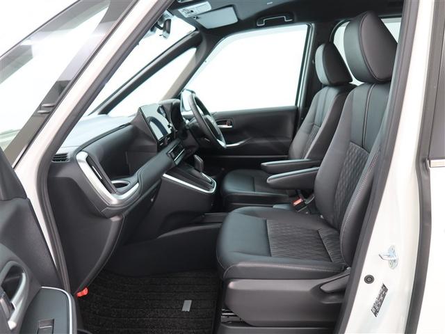 ノア ハイブリッドＳ－Ｚ　１年間走行無制限保証　ペダル踏み間違い　衝突回避被害軽減　車線逸脱警報機能　メモリナビ　フルセグＴＶ　バックカメラ　パノラミックモニタ　後席用モニター　ドライブレコーダー　ＥＴＣ　電源コンセント（10枚目）