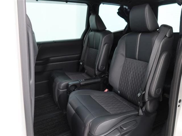 ノア ハイブリッドＳ－Ｚ　１年間走行無制限保証　ペダル踏み間違い　衝突回避被害軽減　車線逸脱警報機能　メモリナビ　フルセグＴＶ　バックカメラ　パノラミックモニタ　後席用モニター　ドライブレコーダー　ＥＴＣ　電源コンセント（11枚目）