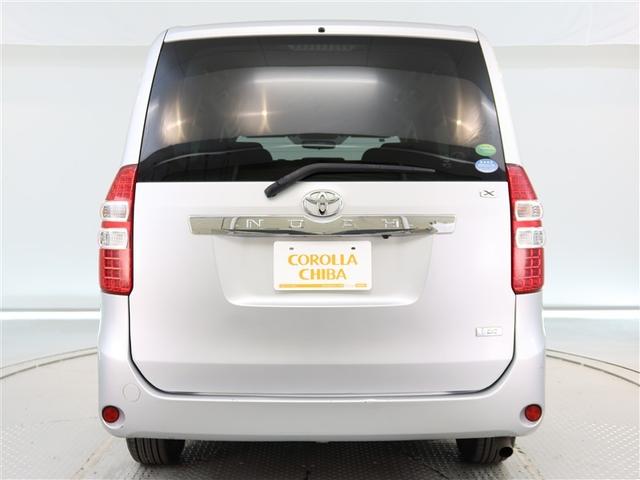 ノア Ｘ　１年間走行無制限保証　メモリナビ　ワンセグＴＶ　バックカメラ　ＥＴＣ　オートエアコン（4枚目）