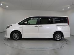 両側パワースライドドア付きだから、狭い駐車スペースなどでの　乗り降りラクラク！小さなお子さまのいるご家庭には嬉しい装備。 7