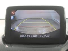 バックモニターで、後方を確認しながら安心して駐車することができます。運転初心者も熟練者も必須の機能ですよ！ 5