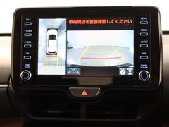 パノラミックビューモニター付きです。車両を上から見たような映像をディスプレイオーディオ画面に表示。運転席からの目視だけでは見にくい、車両周辺の状況をリアルタイムでしっかり確認できます。 5