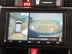パノラミックビューモニター付きです。車両を上から見たような映像をディスプレイオーディオ画面に表示。運転席からの目視だけでは見にくい、車両周辺の状況をリアルタイムでしっかり確認できます。 5