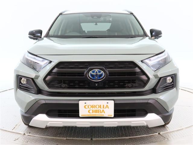 ＲＡＶ４ ハイブリッドアドベンチャー　１年間走行無制限保証　ペダル踏み間違い　衝突回避被害軽減　車線逸脱警報機能　メモリナビ　フルセグＴＶ　バックカメラ　パノラミックモニタ　ドライブレコーダー　ＥＴＣ　電源コンセント　クルーズコントロール（2枚目）
