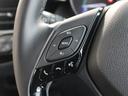 ステアリングスイッチ付き。前方から目を離すことなく操作することが可能です。