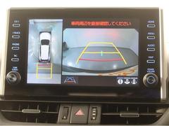 パノラミックビューモニター付きです。車両を上から見たような映像をモニター画面に表示。運転席からの目視では見にくい、車両周辺の状況をリアルタイムでしっかり確認できます。 3