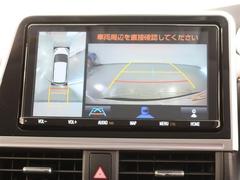 パノラミックビューモニター付きです。車両を上から見たような映像をモニター画面に表示。運転席からの目視では見にくい、車両周辺の状況をリアルタイムでしっかり確認できます。 5