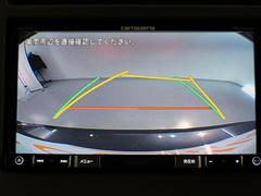 バックガイドモニターで、後方を確認しながら安心して駐車することができます。運転初心者も熟練者も必須の機能ですよ！ 5