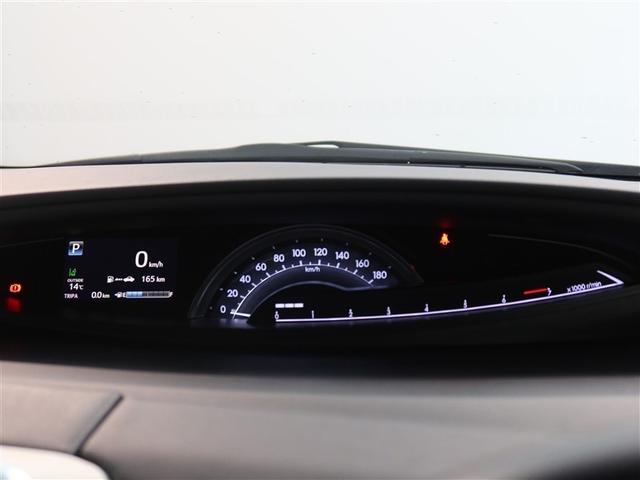 とっても見やすいメーターです。夜間時はラグジュアリーな気分にさせてくれる照明が魅力ですので、夜のドライブも楽しみになりますよ♪