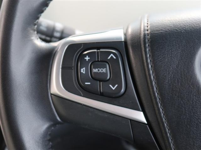 ステアリングスイッチ付き。前方から目を離すことなく操作することが可能です。