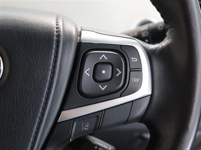 ステアリングスイッチ付き。前方から目を離すことなく操作することが可能です。