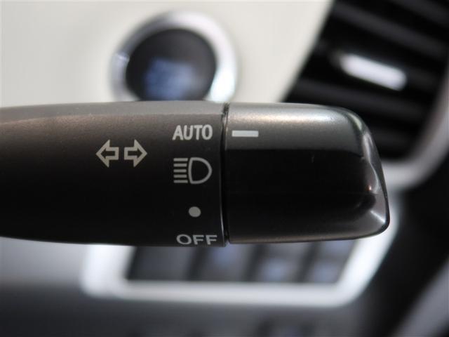 周囲が暗くなると自動でヘッドライトを点灯するオートライト機能付き。周囲が明るくなると自動で消灯します。