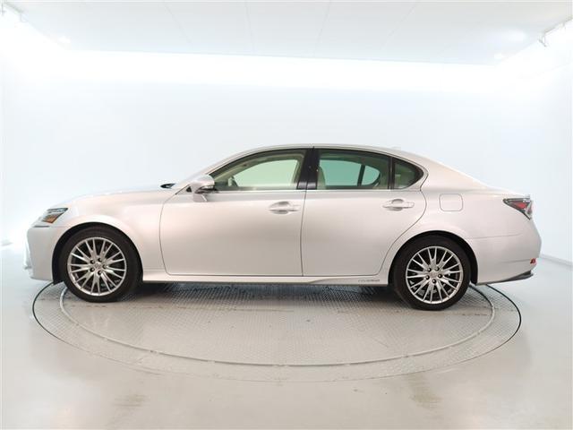 おひとり、恋人、ご友人、ご家族など、少人数でも大人数でもお出かけが楽しめます。この車で楽しいドライビングライフを送りましょう♪