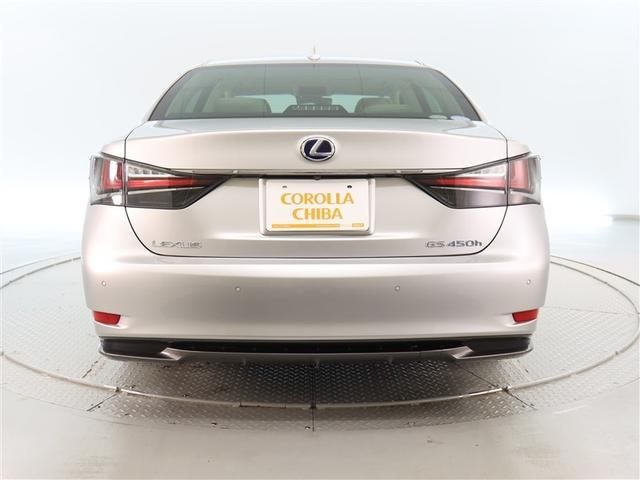 広々とした車内空間に優れた燃費性能。更にデザインも上質で人気のお車です！