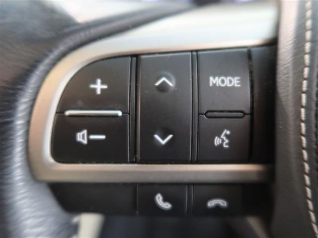 ステアリングスイッチ付き。前方から目を離すことなく操作することが可能です。