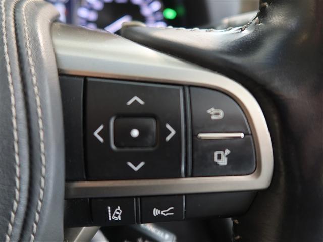 ステアリングスイッチ付き。前方から目を離すことなく操作することが可能です。