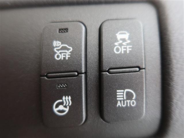 オートマチックハイビームとは、先行車や対向車のライトを認識し、ハイビームとロービームを自動で切り替える機能です。夜道の視界を確保します。詳細は販売店スタッフまでおたずねください。