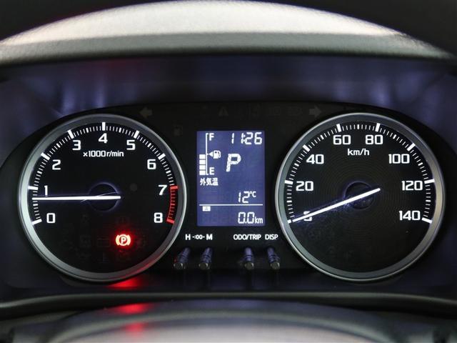とっても見やすいメーターです。夜間時はラグジュアリーな気分にさせてくれる照明が魅力ですので、夜のドライブも楽しみになりますよ♪