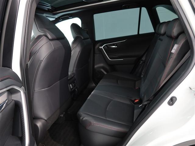 ＲＡＶ４ ＰＨＶ Ｚ　１年間走行無制限保証　ペダル踏み間違い　衝突回避被害軽減　車線逸脱警報機能　メモリナビ　フルセグＴＶ　バックカメラ　パノラミックモニタ　ドライブレコーダー　ＥＴＣ　電源コンセント　ブラインドモニタ（11枚目）