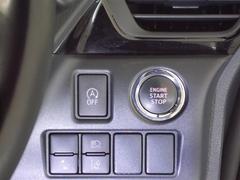 プッシュスタートでエンジンの始動も楽々です。車内に鍵を検知すると鍵を差し込まなくても、こちらのボタンを押すだけでエンジンの始動が可能です。 7