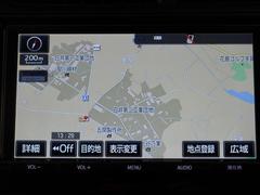 純正ナビを装備。タッチパネル式で使いやすく、お出かけもラクラクです。 3