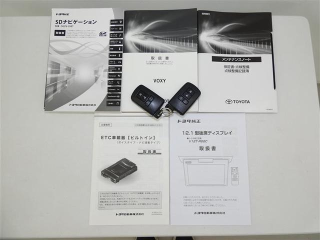 ヴォクシー ＺＳ　煌ＩＩ　フルセグ　メモリーナビ　後席モニター　バックカメラ　衝突被害軽減システム　ＥＴＣ　両側電動スライド　ＬＥＤヘッドランプ　３列シート　ウオークスルー　ワンオーナー　ＤＶＤ再生　記録簿　乗車定員７人　ＣＤ（30枚目）