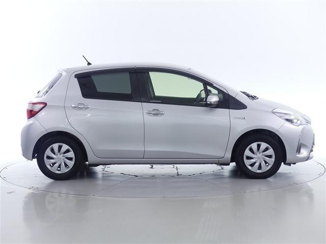 ヴィッツ ハイブリッドＦ　セーフティーエディションＩＩＩ　ワンセグ　メモリーナビ　バックカメラ　衝突被害軽減システム　ＥＴＣ　ＬＥＤヘッドランプ　記録簿　ナビ＆ＴＶ　ＣＤ　盗難防止装置　スマートキー　キーレス　ハイブリッド（9枚目）