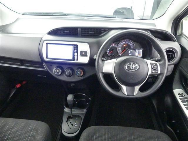 ヴィッツ Ｆ　ワンセグ　メモリーナビ　バックカメラ　ＥＴＣ　ＬＥＤヘッドランプ　ワンオーナー　記録簿　アイドリングストップ　ナビ＆ＴＶ　ＣＤ　盗難防止装置　スマートキー　キーレス（4枚目）