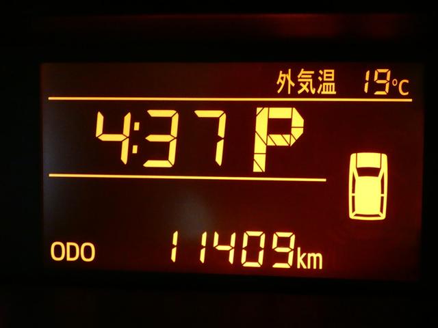 ルーミー Ｘ　フルセグ　メモリーナビ　バックカメラ　衝突被害軽減システム　電動スライドドア　ＤＶＤ再生　ミュージックプレイヤー接続可　記録簿　アイドリングストップ　ナビ＆ＴＶ　ＣＤ　フルフラットシート　ベンチシート（11枚目）