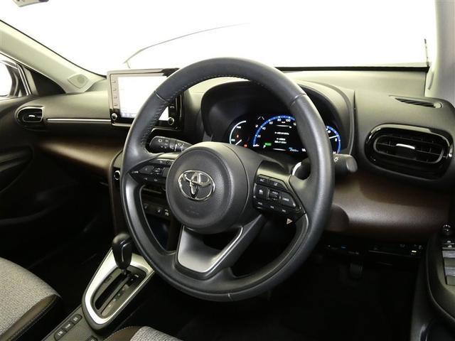 ヤリスクロス ハイブリッドＺ　フルセグ　メモリーナビ　バックカメラ　衝突被害軽減システム　ＥＴＣ　ＬＥＤヘッドランプ　ワンオーナー　ＤＶＤ再生　ミュージックプレイヤー接続可　記録簿　安全装備　オートクルーズコントロール　電動シート（4枚目）