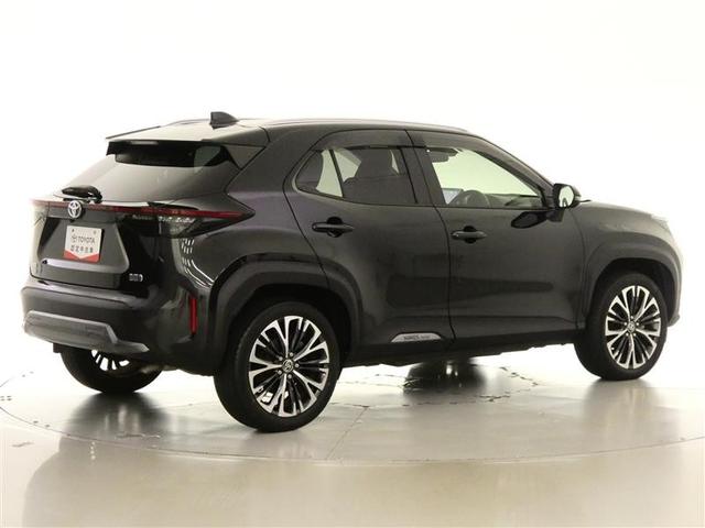 ヤリスクロス ハイブリッドＺ　アドベンチャー　フルセグ　バックカメラ　衝突被害軽減システム　ＥＴＣ　ＬＥＤヘッドランプ　ワンオーナー　ミュージックプレイヤー接続可　記録簿　安全装備　オートクルーズコントロール　電動シート　ＴＶ　アルミホイール（3枚目）