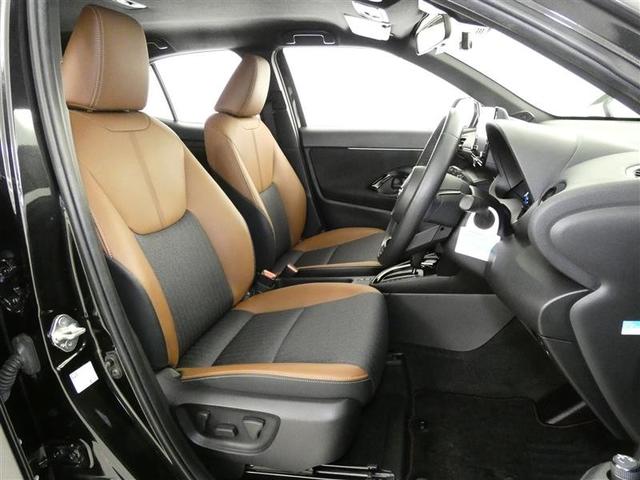 ヤリスクロス ハイブリッドＺ　アドベンチャー　フルセグ　バックカメラ　衝突被害軽減システム　ＥＴＣ　ＬＥＤヘッドランプ　ワンオーナー　ミュージックプレイヤー接続可　記録簿　安全装備　オートクルーズコントロール　電動シート　ＴＶ　アルミホイール（9枚目）