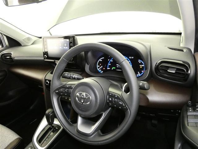 ヤリスクロス ハイブリッドＺ　バックカメラ　ドラレコ　衝突被害軽減システム　ＥＴＣ　ＬＥＤヘッドランプ　ワンオーナー　ミュージックプレイヤー接続可　記録簿　安全装備　オートクルーズコントロール　電動シート　アルミホイール　キーレス（5枚目）