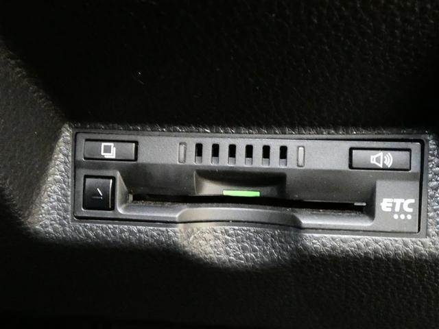 ヤリスクロス ハイブリッドＺ　バックカメラ　ドラレコ　衝突被害軽減システム　ＥＴＣ　ＬＥＤヘッドランプ　ワンオーナー　ミュージックプレイヤー接続可　記録簿　安全装備　オートクルーズコントロール　電動シート　アルミホイール　キーレス（10枚目）