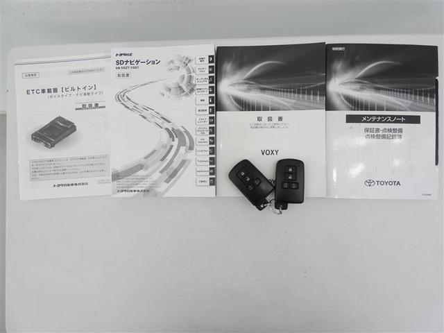 ヴォクシー ＺＳ　煌ＩＩＩ　フルセグ　メモリーナビ　後席モニター　バックカメラ　衝突被害軽減システム　ＥＴＣ　両側電動スライド　ＬＥＤヘッドランプ　３列シート　ウオークスルー　ＤＶＤ再生　記録簿　乗車定員７人　安全装備　ＣＤ（33枚目）